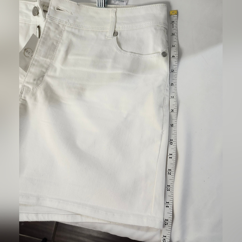 NWT Est 1946 Denim White shorts mid-rise - Picture 6 of 10